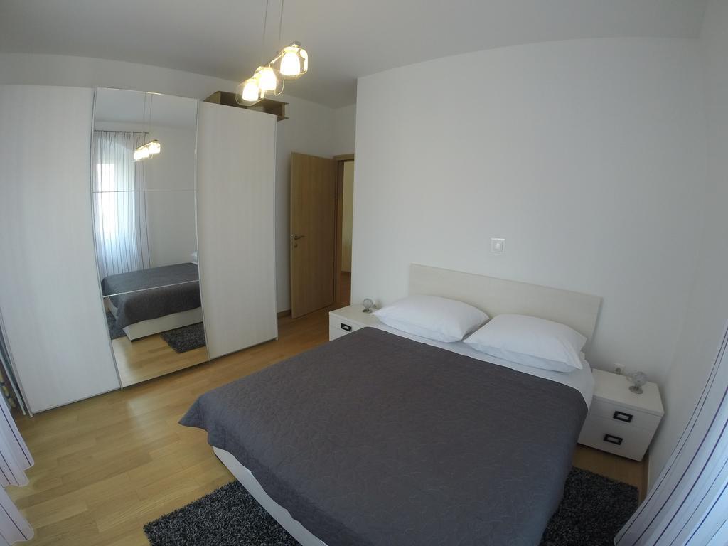 Promenade Apartment Split Room photo